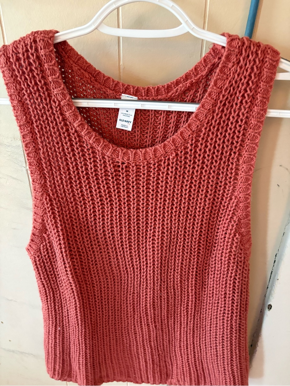 Old Navy Coral Knit Scoop Neck Sleeveless Topper